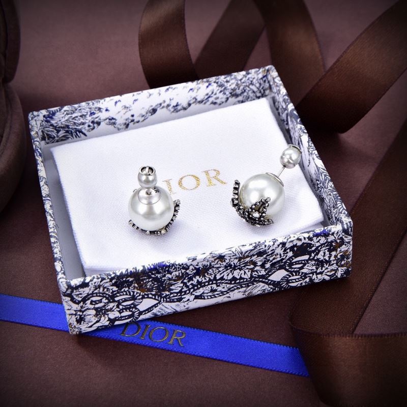 chr1st1an D10r earrings